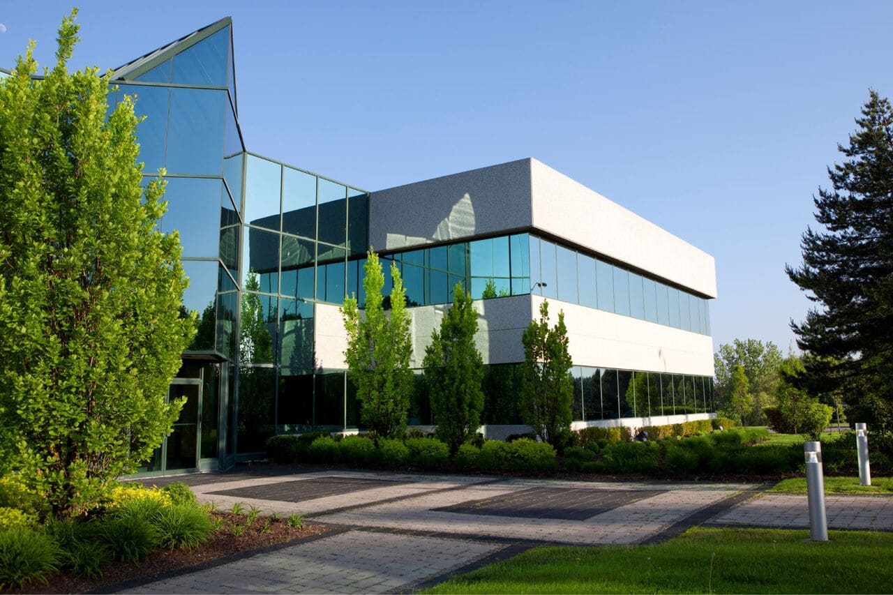 Read more about the article How to Choose the Perfect Landscaper for Your Outdoor Landscaping